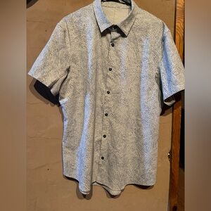 Lululemon Men’s button up size Large